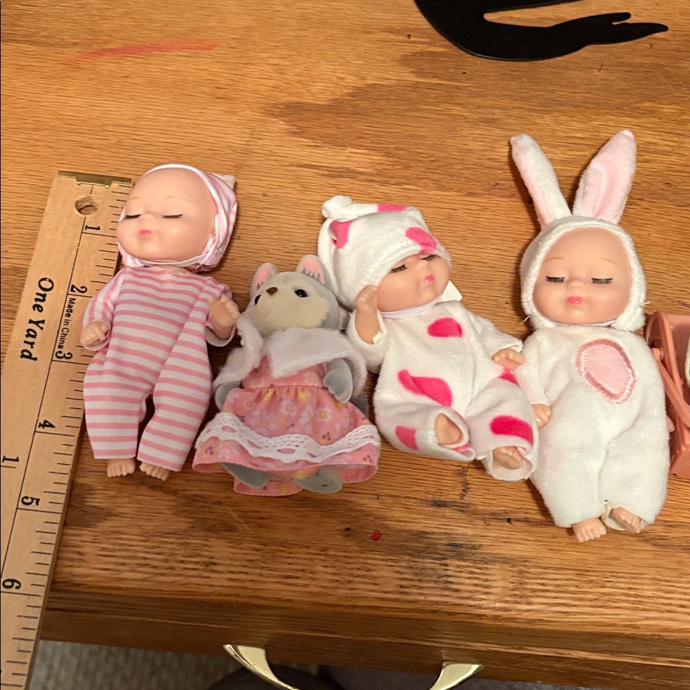 Lot of Assorted Mini Baby Dolls - Pink & White Outfits - Picture 4 of 5